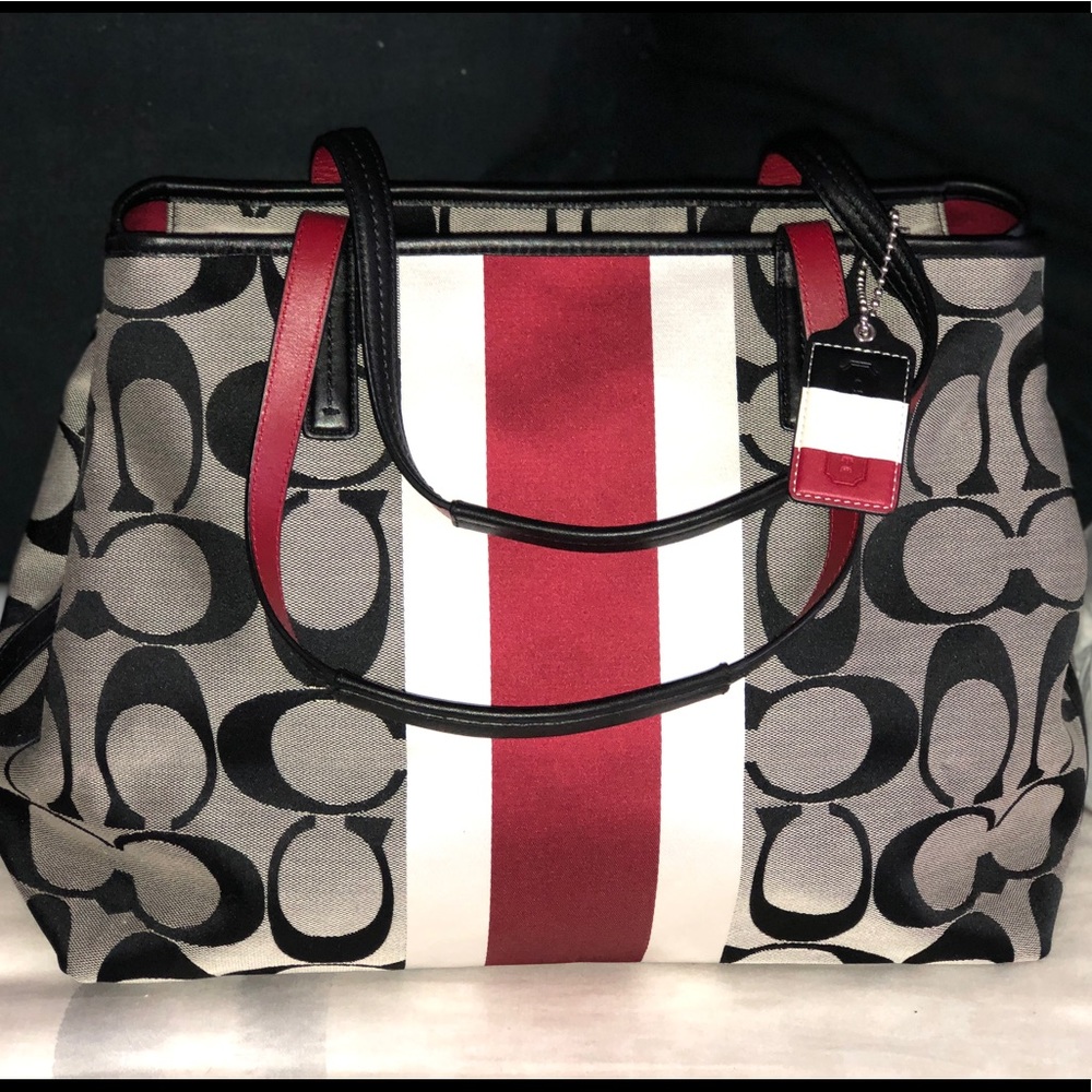 NWOT Coach signature pattern shoulder bag